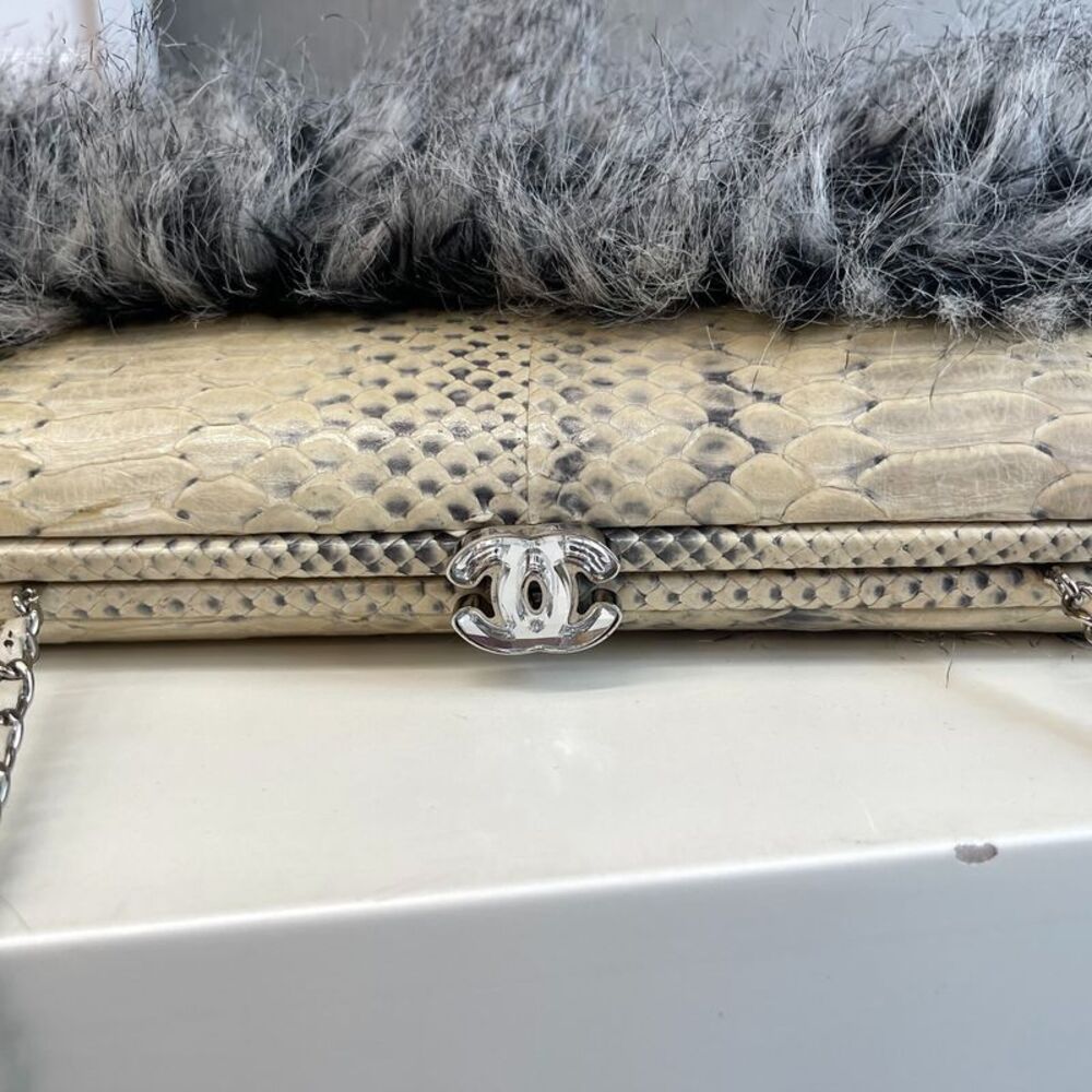 Chanel Women Pre-Loved Bag Very Good Condition - Picture 8 of 8